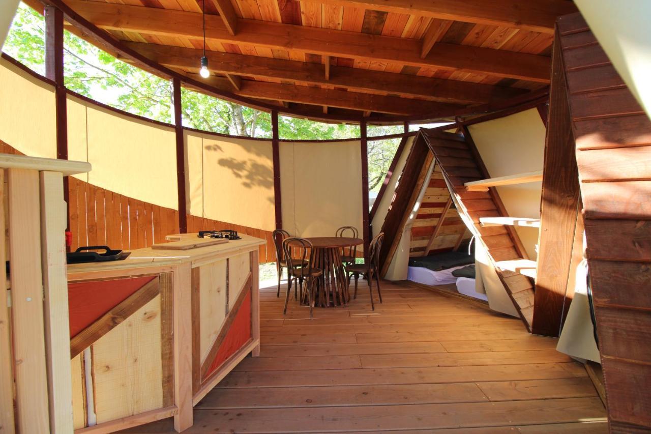 Habitat Createur - Hebergements Insolites Au Camping Municipal "Les Ecureuils" Recoubeau-Jansac Exterior photo