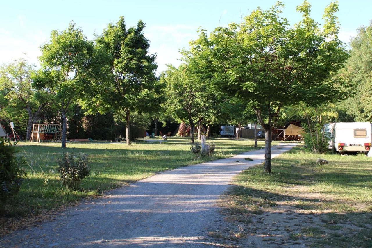 Habitat Createur - Hebergements Insolites Au Camping Municipal "Les Ecureuils" Recoubeau-Jansac Exterior photo